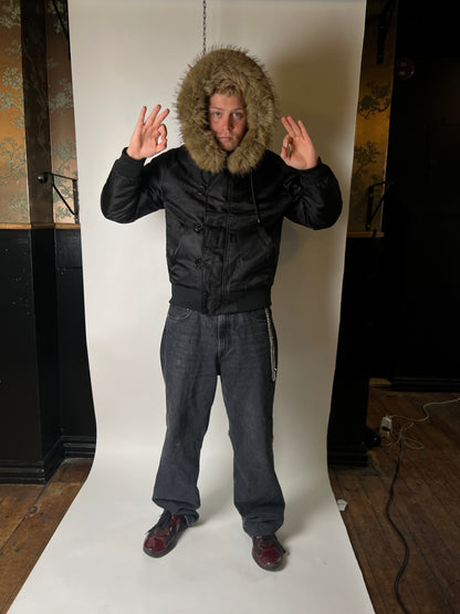 ÚLPA MEÐ LOÐI SVÖRT