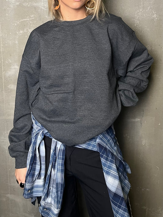 HÁSKÓLAPEYSA DÖKK GRÁ