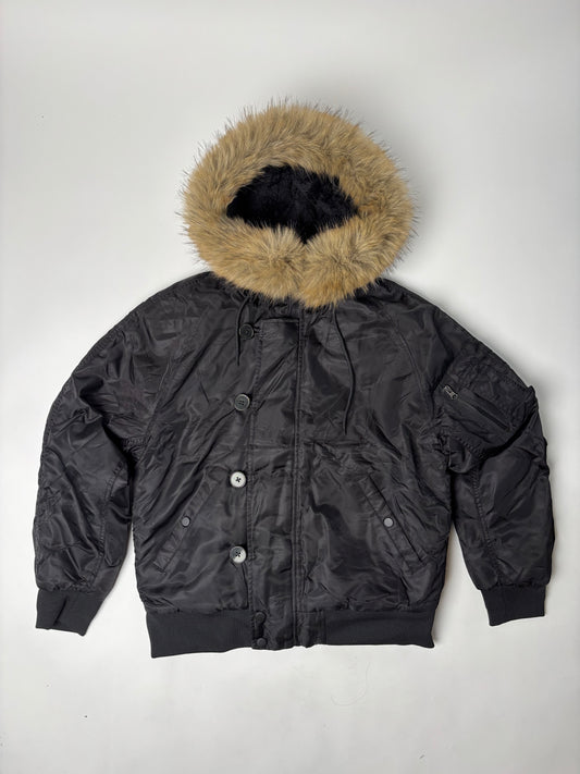 ÚLPA MEÐ LOÐI SVÖRT