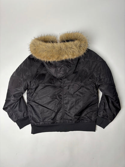 ÚLPA MEÐ LOÐI SVÖRT